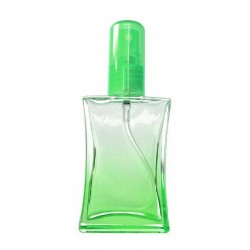 Botella con aerosol verde